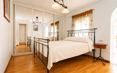 A lovely villa with beautiful terraces and a swimming pool in La Nucia.